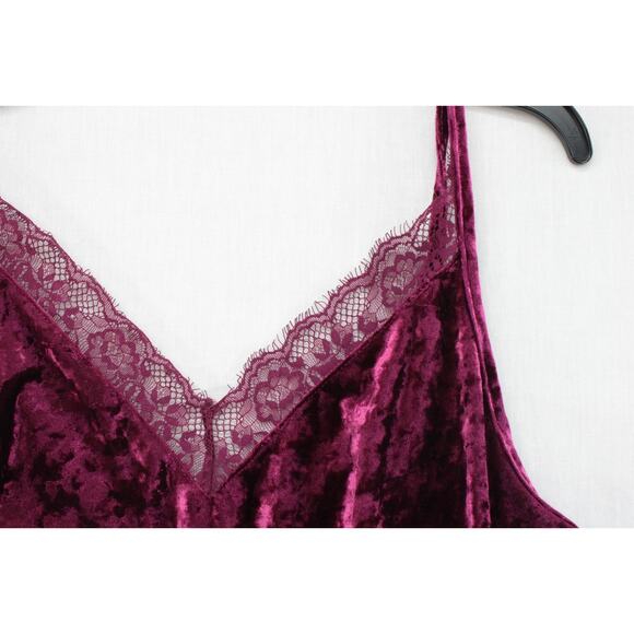 Torrid Tank Top Women’s 1X Burgundy Crushed Velvet Cami Y2K Party Whimsy Goth - Picture 6 of 7